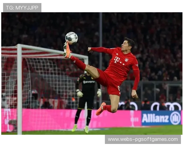 莱万加练射门备战关键战,波兰神锋期待延续进球势头 莱万加练射门备战关键战,波兰神锋期待延续进球势头